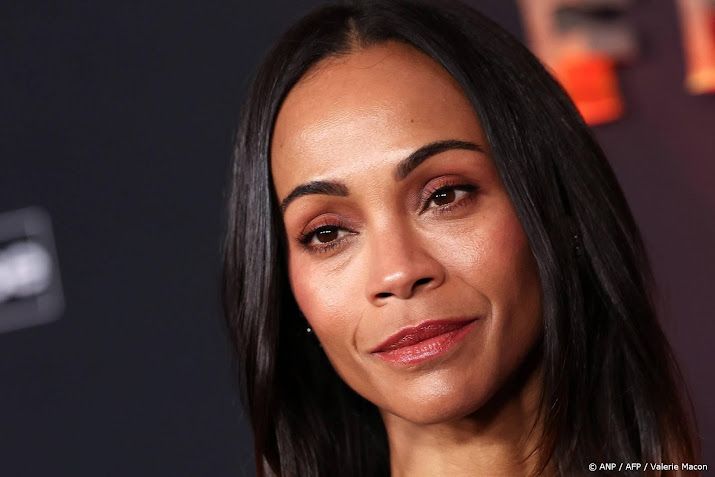 Zoe Saldaña doneert maandelijks aan gezin James van der Beek 