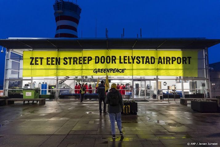 Greenpeace gaat door met bezetting hoofdgebouw Lelystad Airport
