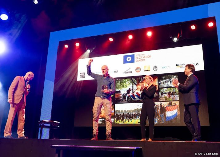 Arie Kievit wint Zilveren Camera voor foto's rellen op Malieveld