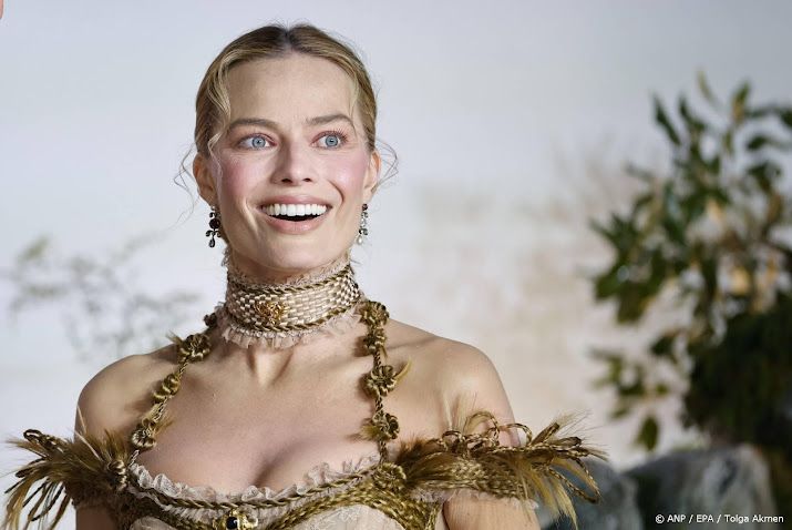 Club die Margot Robbie eruit gooide, eert actrice met VIP-kaart