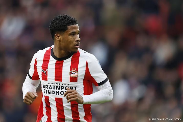 PSV met Flamingo in de basis en Schiks op doel tegen FC Volendam