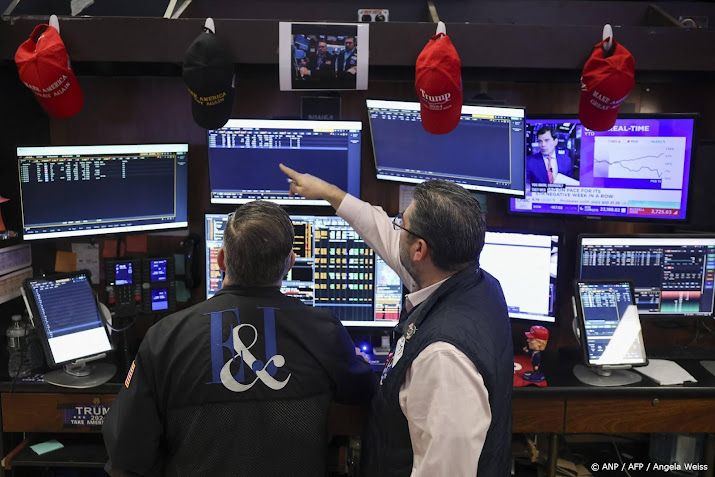 Beurzen New York gaan met kleine uitslagen lang weekend in 