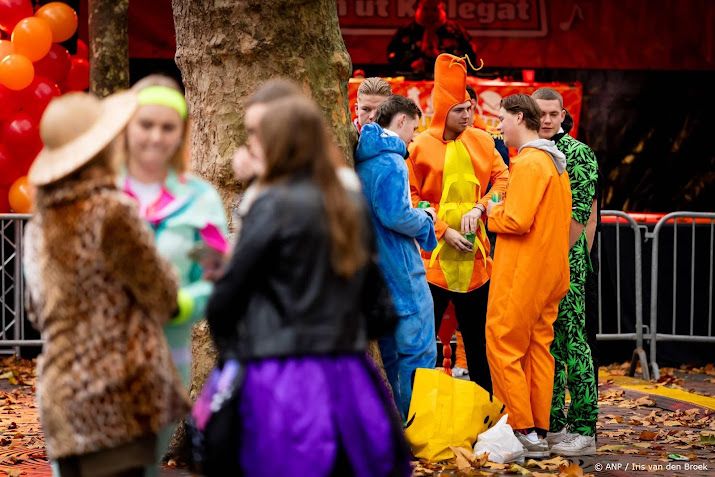 Vandaal betast vrouwen in Breda, plast in bus en bijt bij cel