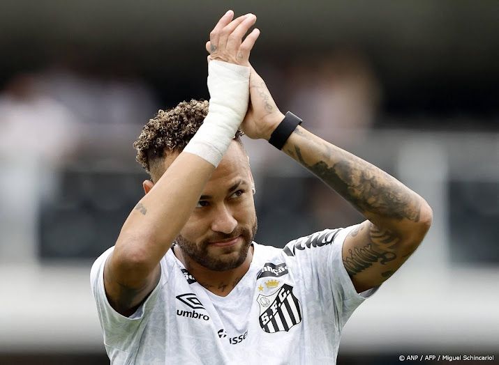 Neymar maakt na twee maanden rentree bij Santos na knieoperatie