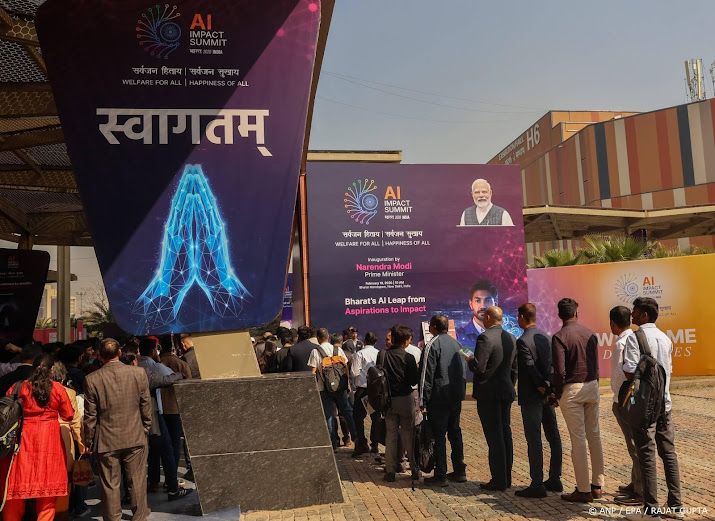 Lange rijen en ontruiming op eerste dag AI-top New Delhi