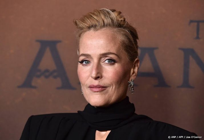 Bryan Cranston en Gillian Anderson reiken filmprijzen BAFTA uit