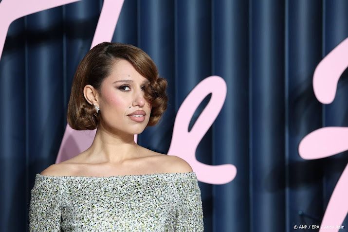 RAYE ontdaan na technische fout met concertkaarten in Parijs