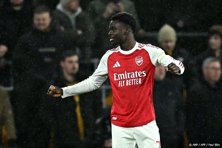 Saka verbindt zijn toekomst met nieuw contract aan Arsenal 