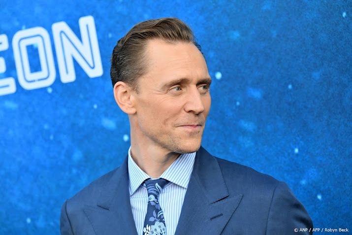 Tom Hiddleston in opvoering Much Ado About Nothing op Broadway