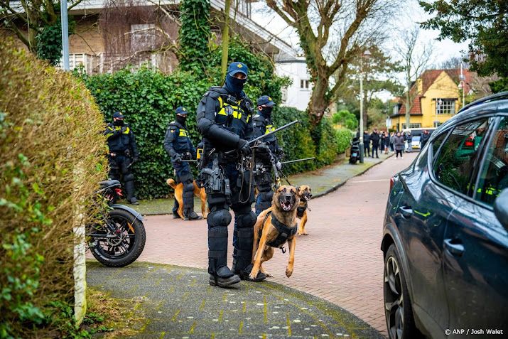 Politie grijpt in bij protest tegen woonlocatie Haagse Vogelwijk