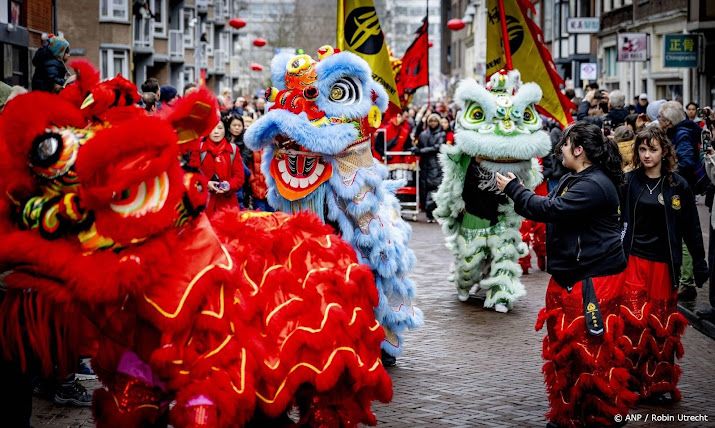 Duizenden bij drakenoptocht in Chinatown Den Haag voor nieuwjaar