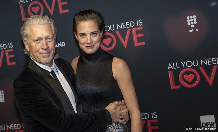 Acteur Hajo Bruins gaat trouwen met zijn vriendin Linde 