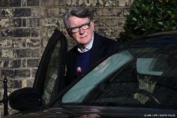 Omstreden Mandelson meegenomen door politie