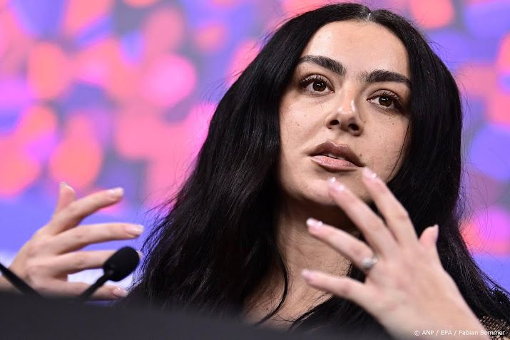 Charli xcx: iedereen had een kater na bruiloft