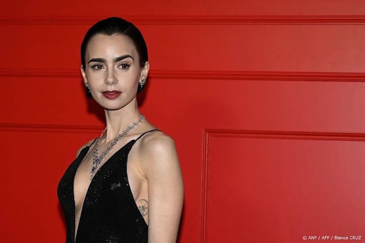 Lily Collins speelt Audrey Hepburn in Breakfast at Tiffany's