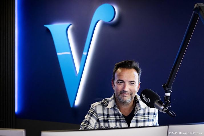 Veronica-dj's maken live radio vanuit bed op Utrecht Centraal