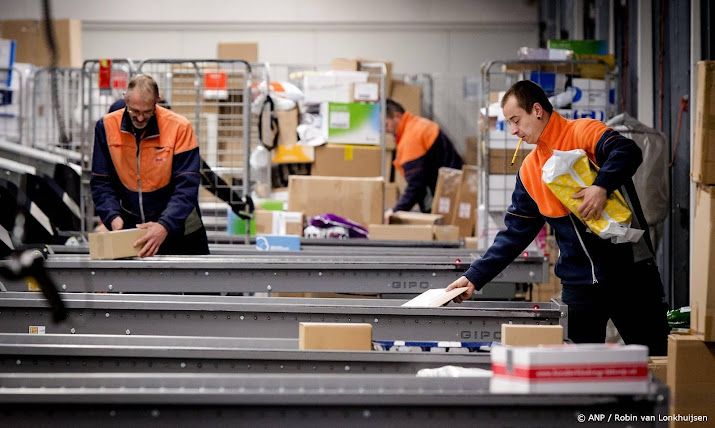 PostNL krimpt postbezorging in, volgens FNV 2000 bezorgers minder