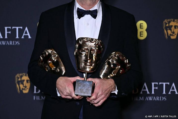 Davidson voelde 'een golf van schaamte' door tics tijdens BAFTA's