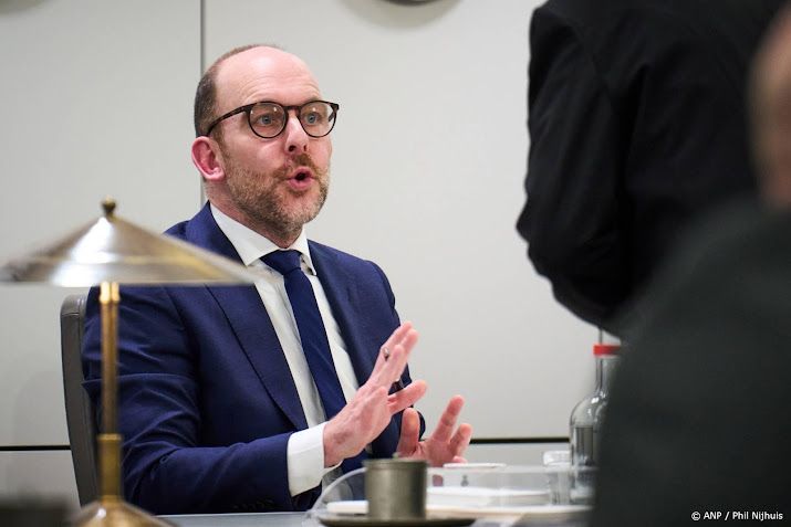 Van den Brink wil cijfers asielopvang snel met gemeenten delen