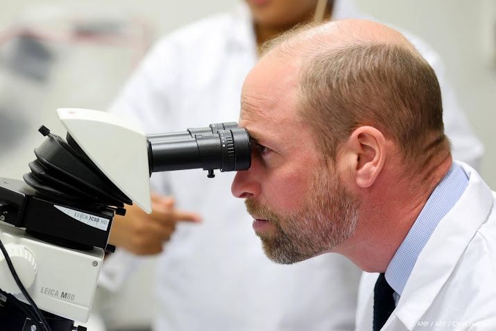 William bezoekt biomedisch onderzoekscentrum in Londen