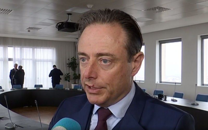De Wever haalt zwaar uit naar scholen: "Dit is er zeer ver over"