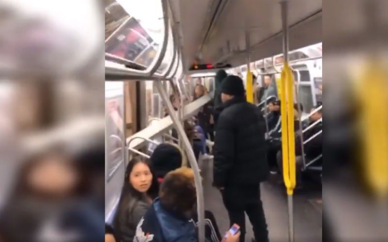 Man neemt stalen balk van 9 meter mee in metro (VIDEO)