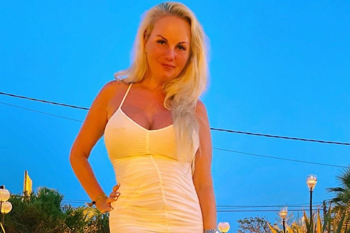 Lesley-Ann Poppe doet monden openvallen naaktfoto's op het strand: "Gewaagd, maar sexy"