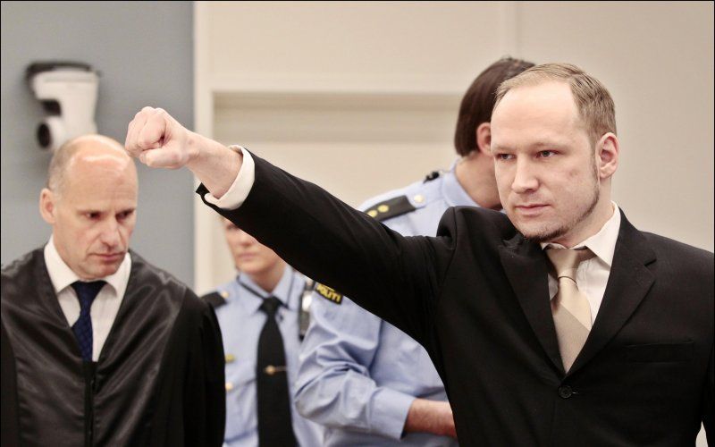 Massamoordenaar Anders Breivik komt met absurde eis op de proppen