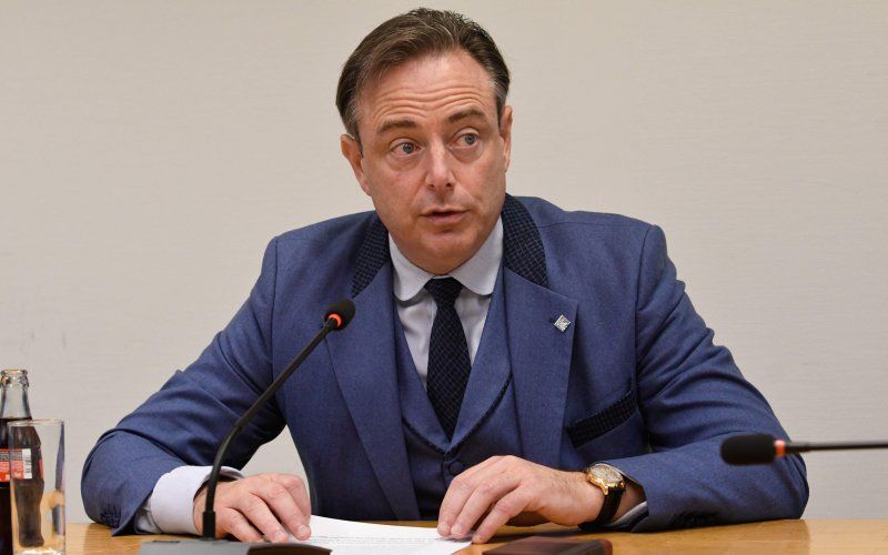 Bart De Wever haalt snoeihard uit naar Paul Magnette: “Hij heeft heel Vlaanderen tot op het bot vernederd”