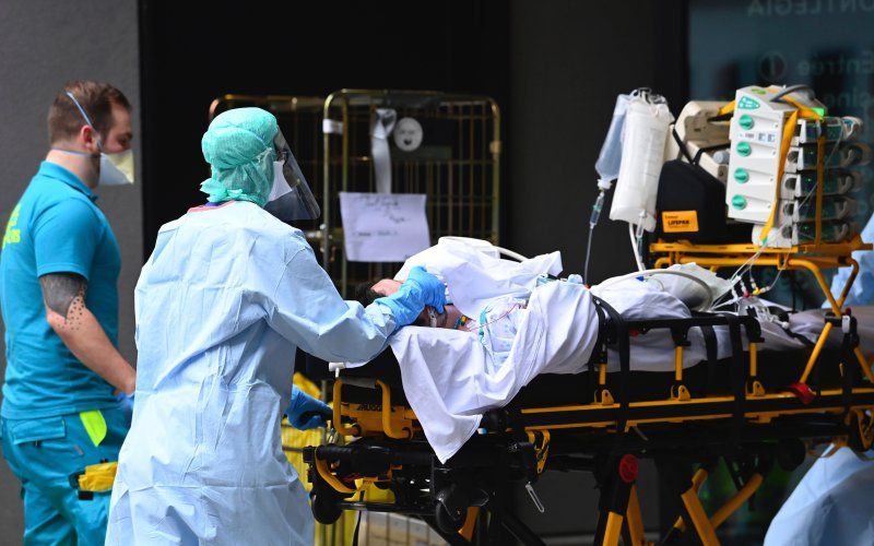 Klinisch biologe Deborah Steensels: “Ik ga er niet flauw over doen: in België moeten we met een belangrijk aantal doden rekening houden”