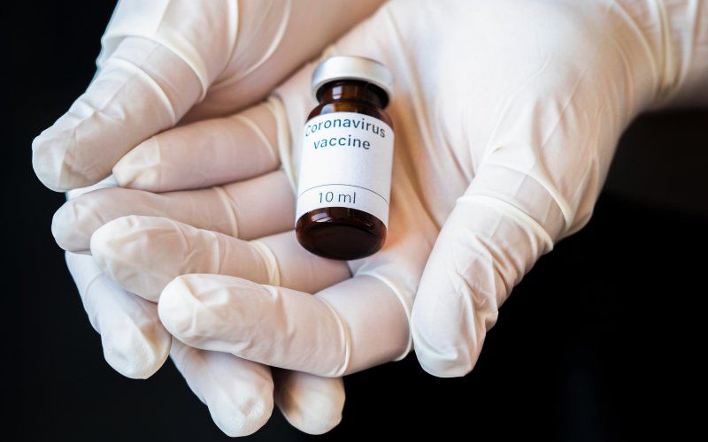“We hebben een vaccin tegen Covid-19 gevonden, begin september beginnen we de eerste mensen te vaccineren”