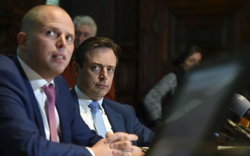 Bart De Wever deelt keiharde sneer uit naar Theo Francken: “Probeer je dat eens in te beelden”