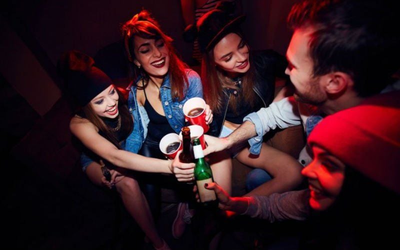 Experts maken zich zorgen: verontrustende cijfers over alcoholmisbruik bij onze jongeren