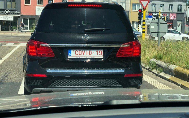 Bijzonder: Chauffeur rijdt met nummerplaat 'Covid-19' rond