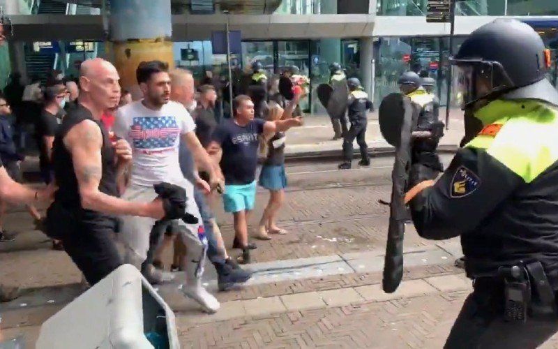 Betoging tegen coronamaatregelen loopt zwaar uit de hand in Den Haag