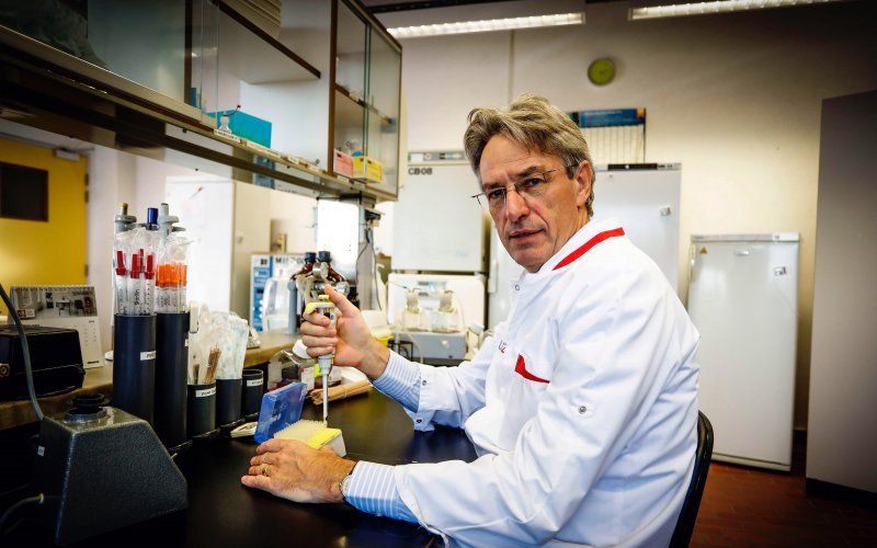 Microbioloog Herman Goossens: “We moeten ons voorbereiden op een golf die nog erger is dan de eerste”