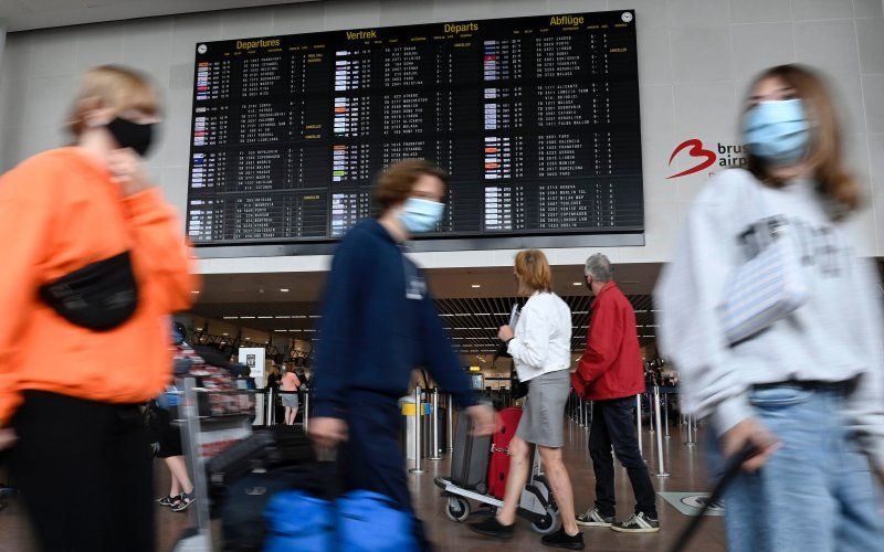 ‘1 op 6 teruggekeerde reizigers testen positief, mensen moeten echt een staycation overwegen'