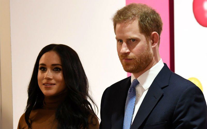Buckingham Palace in rep en roer na aankondiging Harry en Meghan: “We vrezen voor haar gezondheid”