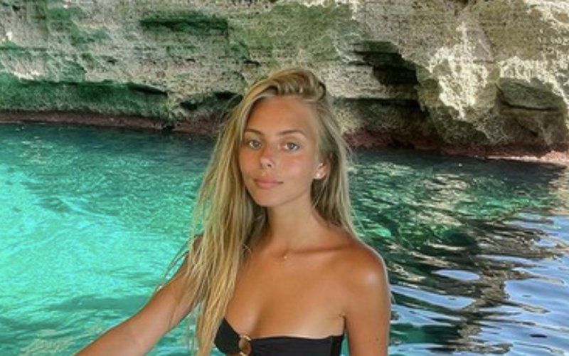 Mishel Gerzig, de vriendin van Thibaut Courtois, toont zich in zeer kleine bikini