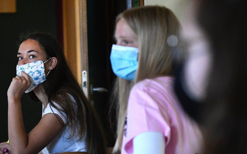 Artsen maken zich grote zorgen om mondmaskerplicht: “Zorgt voor onveilige omgevingen”