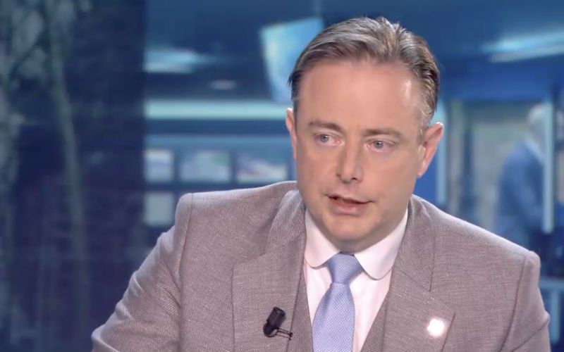 De Wever luidt alarmbel bij beleid van De Block: "We gaan naar 200 asielaanvragen per dag"