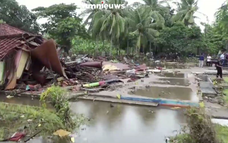 Dronebeelden tonen enorme ravage na tsunami in Indonesië