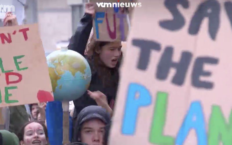 Enorme opkomst van klimaatspijbelaars in Brussel