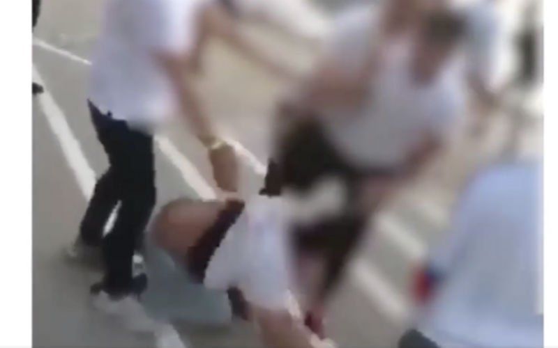 Groep jongeren slaat en schopt man van 24 verrot aan Sportpaleis (VIDEO)