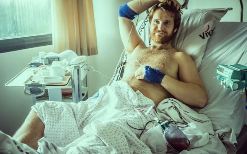 Danny met spoed naar ziekenhuis na nemen van Viagra: Hij kampt met een permanente erectie