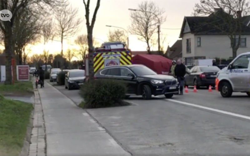 Meisje van 15 sterft bij vreselijk verkeersongeval in Overmere, broertje van 5 is gewond