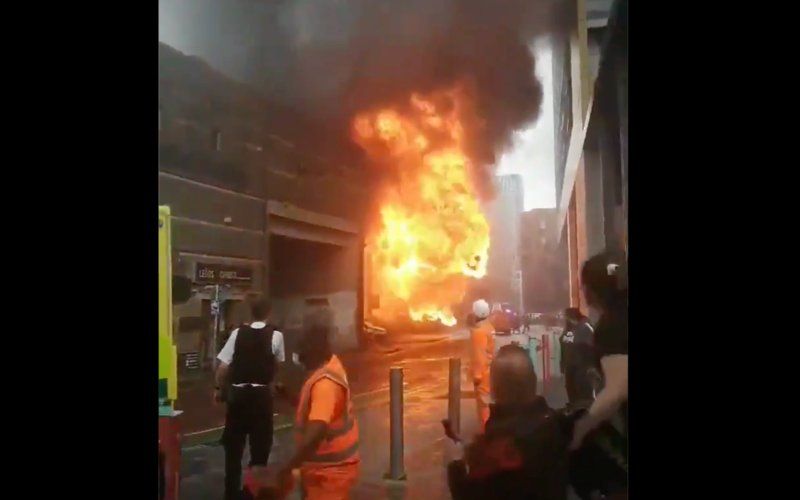 Paniek in Londen na ontploffingen en grote brand in treinstation