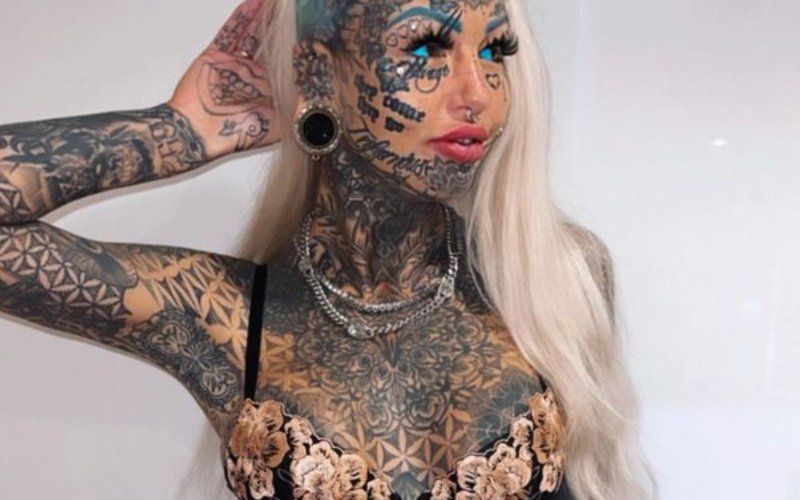 Tattoo model begrijpt er niks van: "Mensen vinden me lelijk"