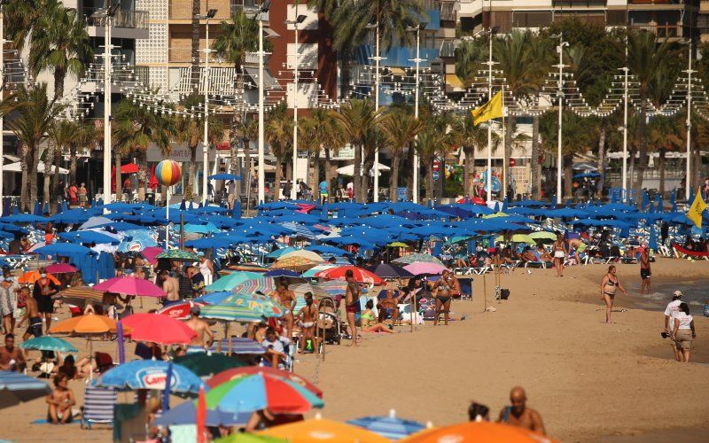 Fikse waarschuwing voor reizigers die naar Spanje willen: “Maatregelen worden daar al lang niet meer gerespecteerd”