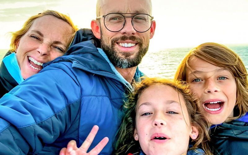 Staf Coppens en gezin hebben wat te vieren in Zweden: "Dag kan niet meer stuk"